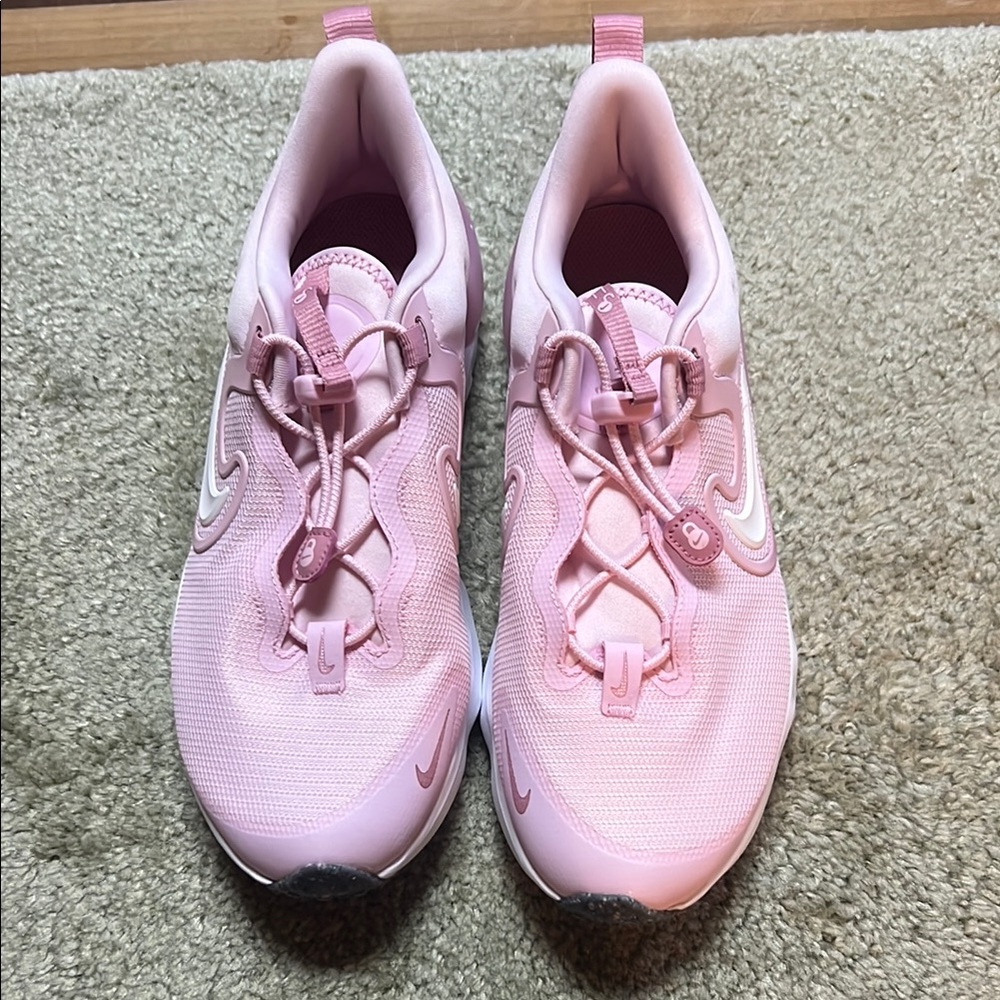 Size 6.5 youth Nike run flow (GS) pink foam/white